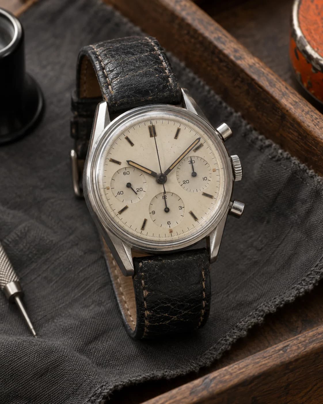 Heuer Carrera 2447 (WL-0518, 1966) - dial, case and black leather, front view