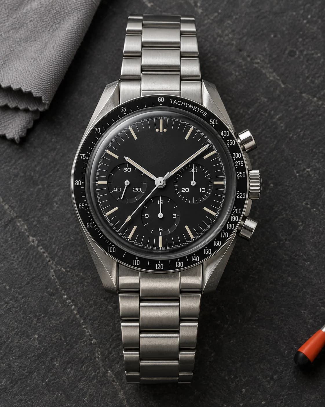 Omega Speedmaster Professional (WL-0207, 2019) - dial, case and steel bracelet, front view